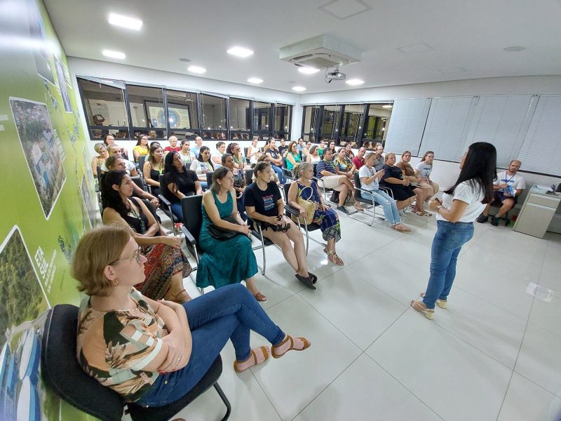 Professores regentes do Proeva participam de curso de formação