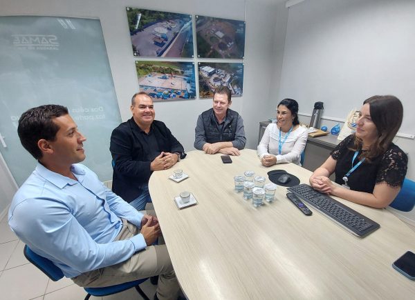 Samae compartilha experiências com representantes de Imbituba