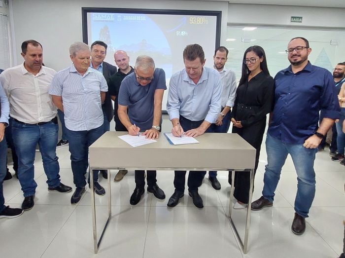 Assinadas ordens de serviço para implantação de redes de esgoto