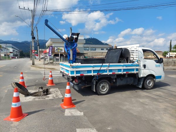 Samae orienta a população a não descartar resíduos na rede de esgoto