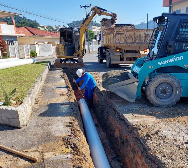 Samae implanta rede de recalque de esgoto na Tifa Martins