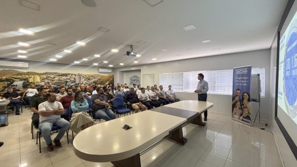 Participantes de workshop de automação visitaram o Samae