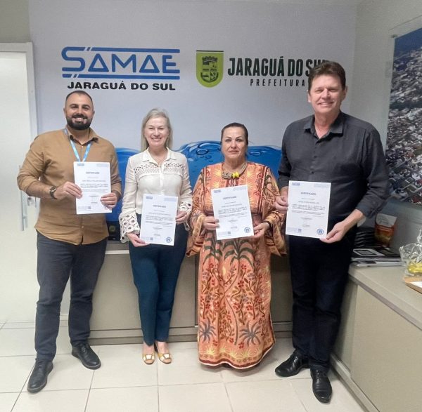 Samae entrega certificados de potabilidade da água às escolas municipais