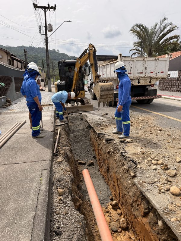 Samae executa obras nas ruas Herberto Enke e Henrique Reichow