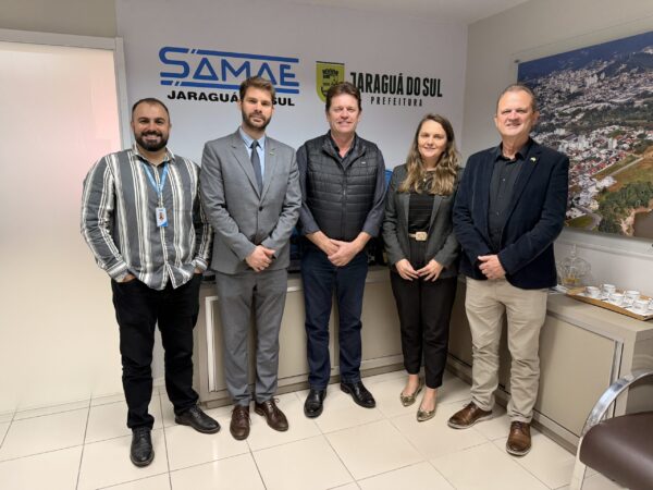 Representantes do Consulado da Hungria visitam o Samae para conhecer serviços de saneamento em Jaraguá do Sul