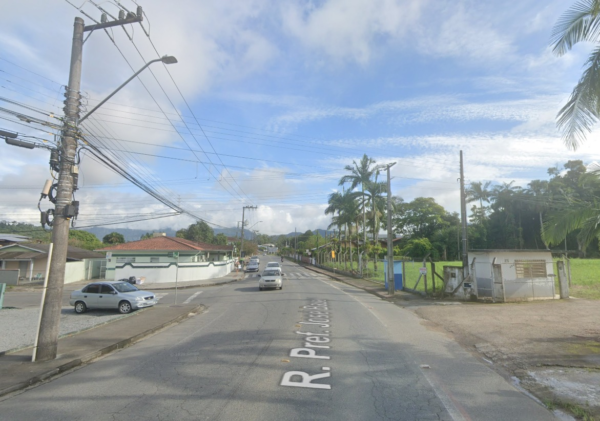 Samae realiza manutenção emergencial em rede de esgoto na Rua Prefeito José Bauer