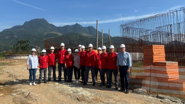 Bombeiros Voluntários visitam obra da ETE Centenário e reforçam integração institucional