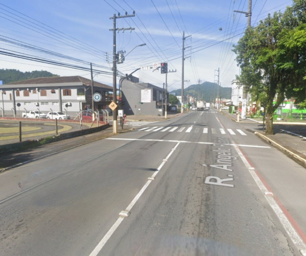 Samae realiza manutenção emergencial em rede de esgoto na Rua Ângelo Rubini