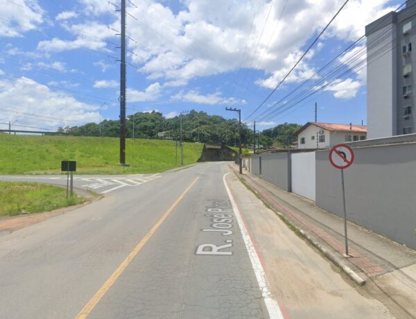 Samae realiza manutenção emergencial em rede de água na Rua José Picolli