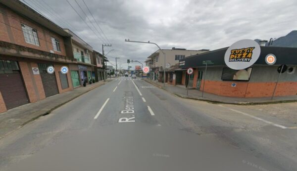 Samae realiza manutenção emergencial em rede de água na Rua Bernardo Dornbusch