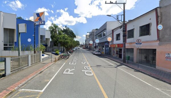 Samae realiza manutenção emergencial em rede de água na Rua Exp. Gumercindo da Silva