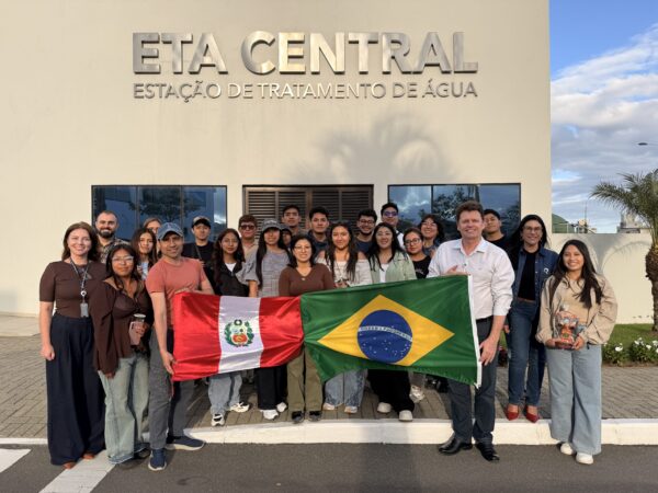Estudantes da Universidad Continental do Peru visitaram o Samae